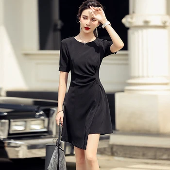 Temperament Rund hals uregelmæssige kjole kvindelige 2021 sommeren nye Kvindelige slanke kort-langærmet sort lille kjole 2021 elegant kjole