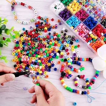 1000Pcs DIY Perler til Børn Farve Letter Perler til en Halskæde Armbånd Smykker at Gøre med Elastisk Crystal Snor Reb