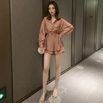 Kvindelige 2021 Sommeren koreansk Mode Turn-Down Krave Langærmet Lace-up-Shirt + Shorts Passer til To-delt Sæt Dame Tøj Y475