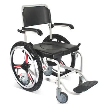 Handicappede tage et bad kørestol ældre mennesker med et toilet smalle dør badekar kørestol ca