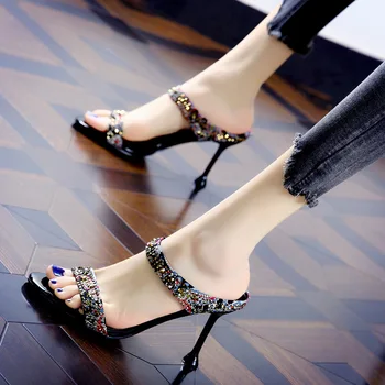 Høje hæle flip-flops med matchende farve 2021 sommeren rhinestone peep-toe kvinders sko med tynde hæle og halvdelen tøfler